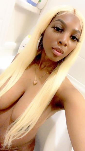 Strawberry Goddess, 28  female escort, Valdosta